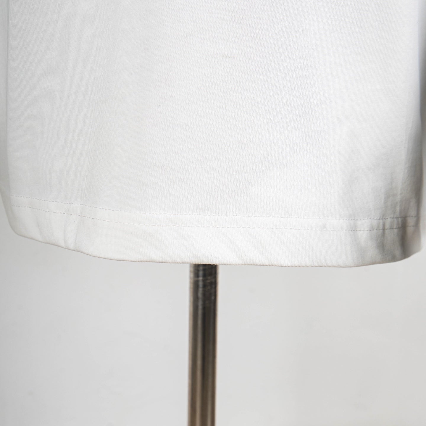 White T-shirt bottom hem stitching close-up