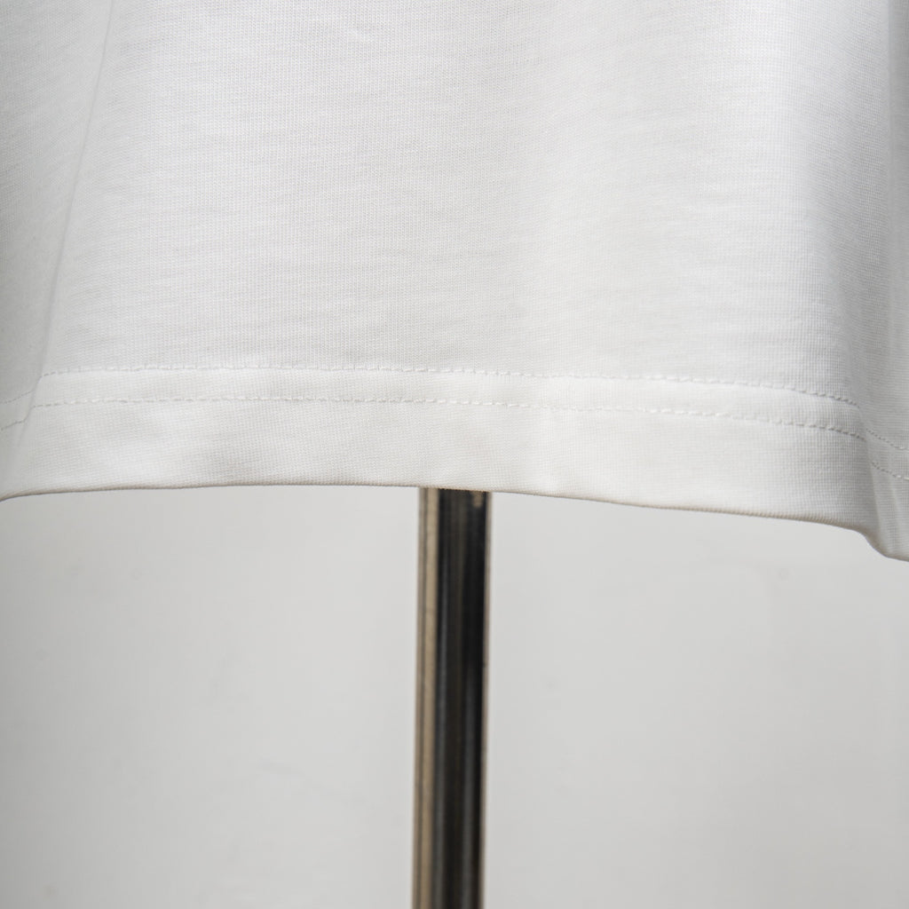Louis Vuitton white T-shirt hem stitching close-up