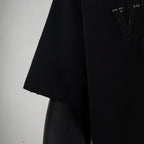 Black short-sleeve T-shirt with straight hem and stitched sleeve cuff