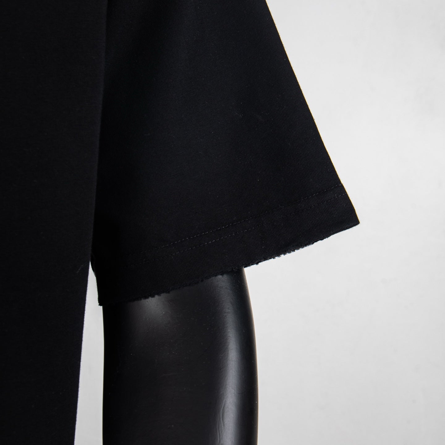 Black T-shirt short sleeve with clean stitched cuff hem