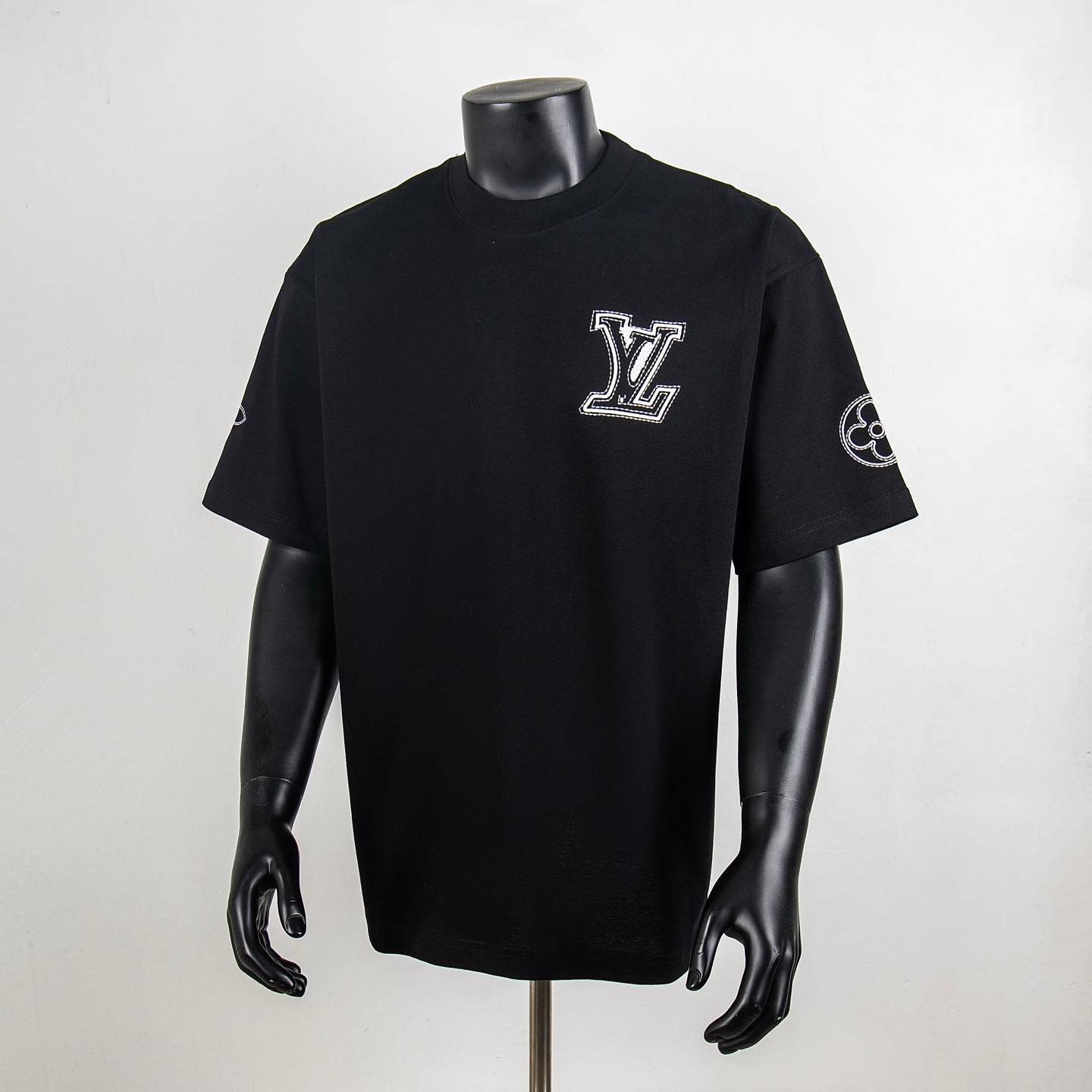 Louis Vuitton black short-sleeve T-shirt with LV logo on the chest