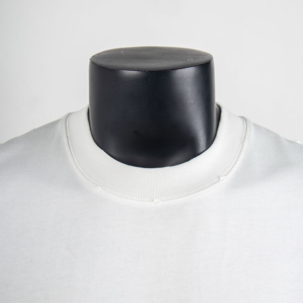 White T-shirt crew neckline with ribbed collar detail