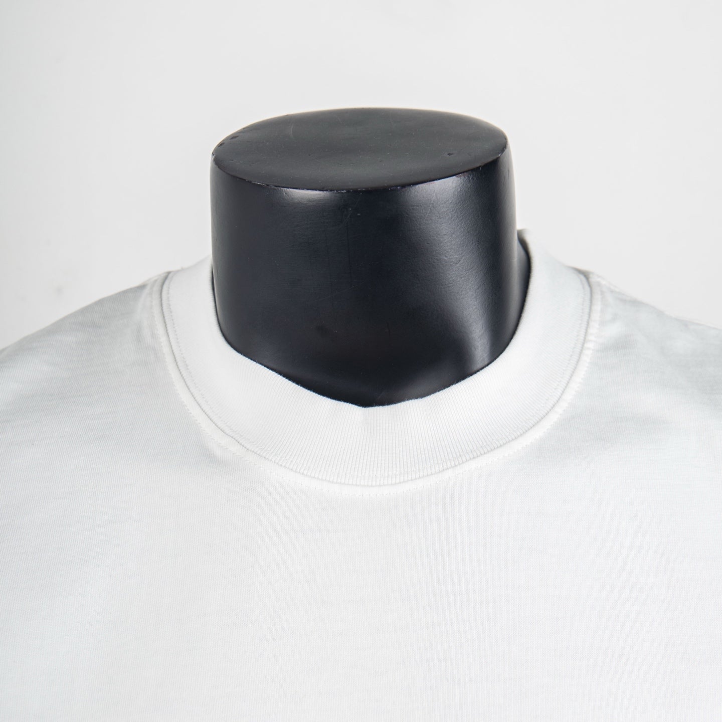 Louis Vuitton T-shirt collar and neckline in white fabric