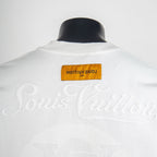 White T-shirt back with cursive logo embroidery and yellow brand label
