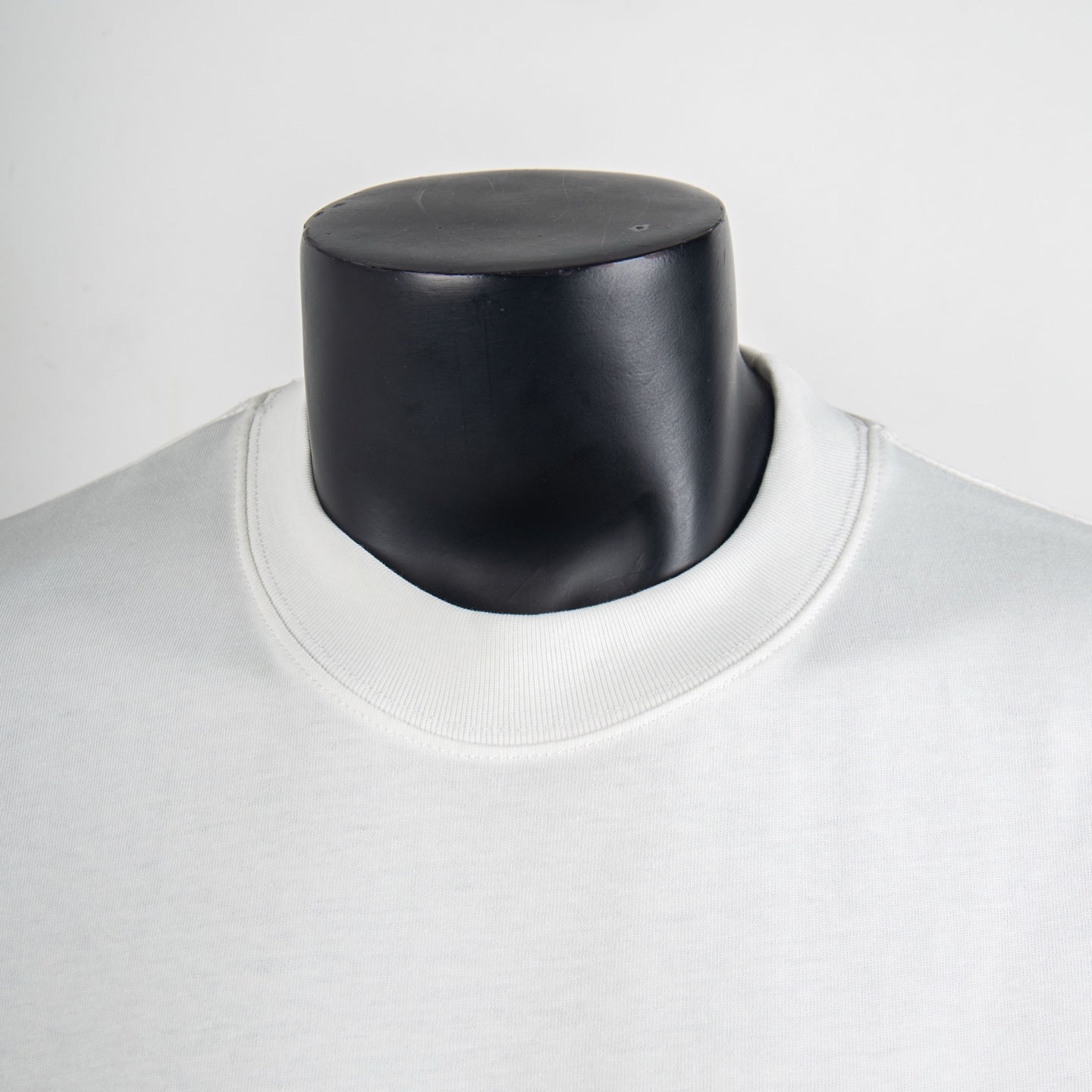 White crewneck collar detail on T-shirt with ribbed neckline