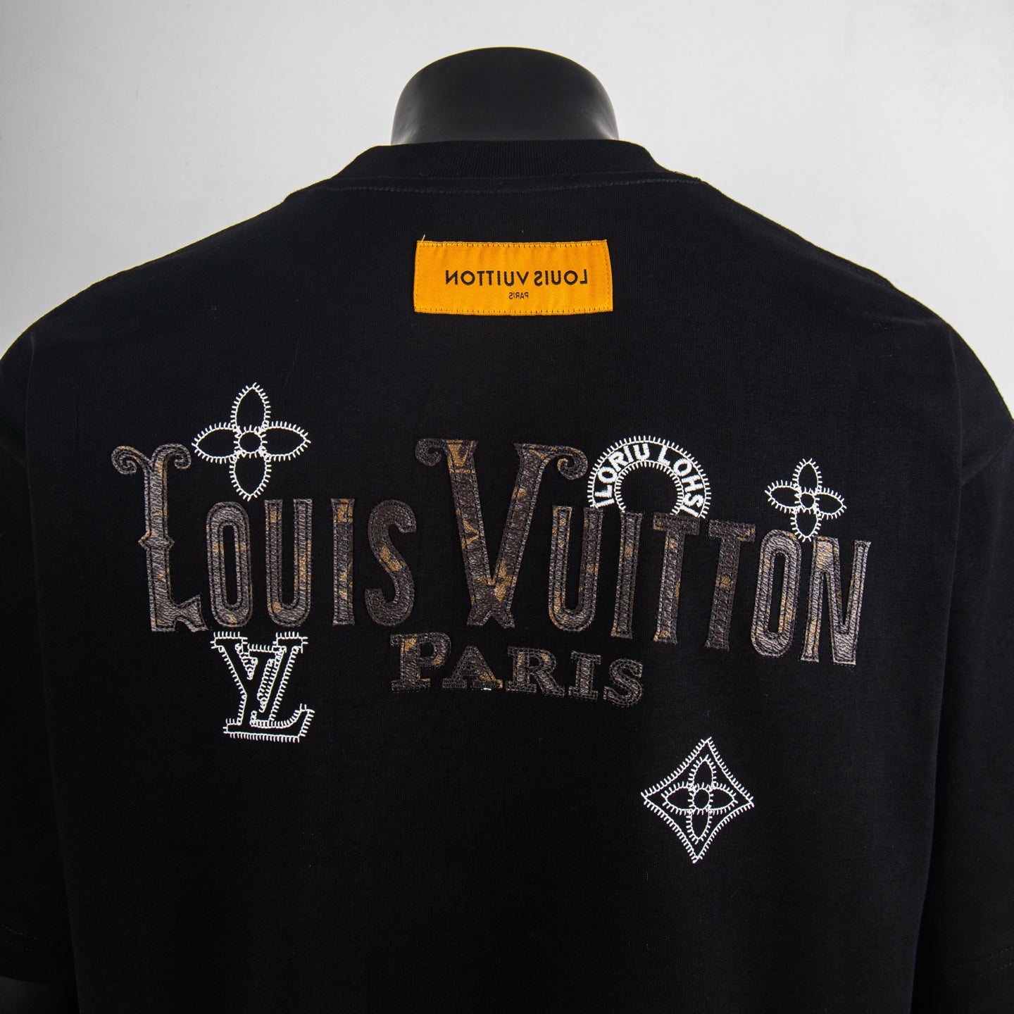 Louis Vuitton T-shirt back with LV PARIS embroidery and yellow label at neck