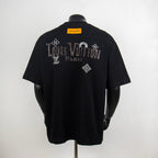 Black T-shirt with large back Louis Vuitton Paris lettering graphic