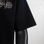 Black T-shirt sleeve and side seam, short hem view on mannequin