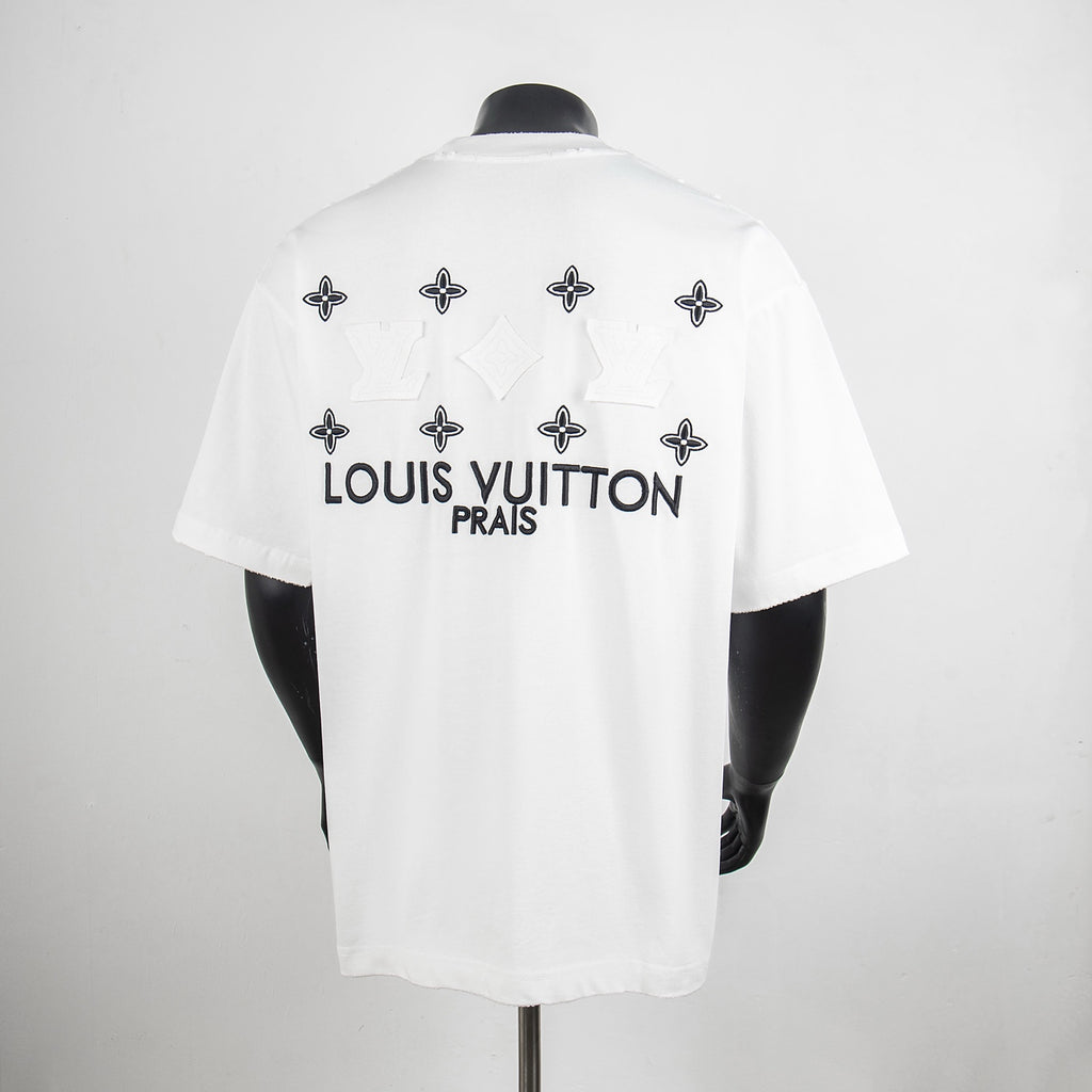 White short-sleeve T-shirt, back graphic with Louis Vuitton Prais text and cross motifs