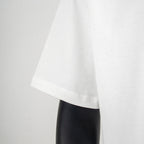 Louis Vuitton white T-shirt hem with short-sleeve seam stitching.
