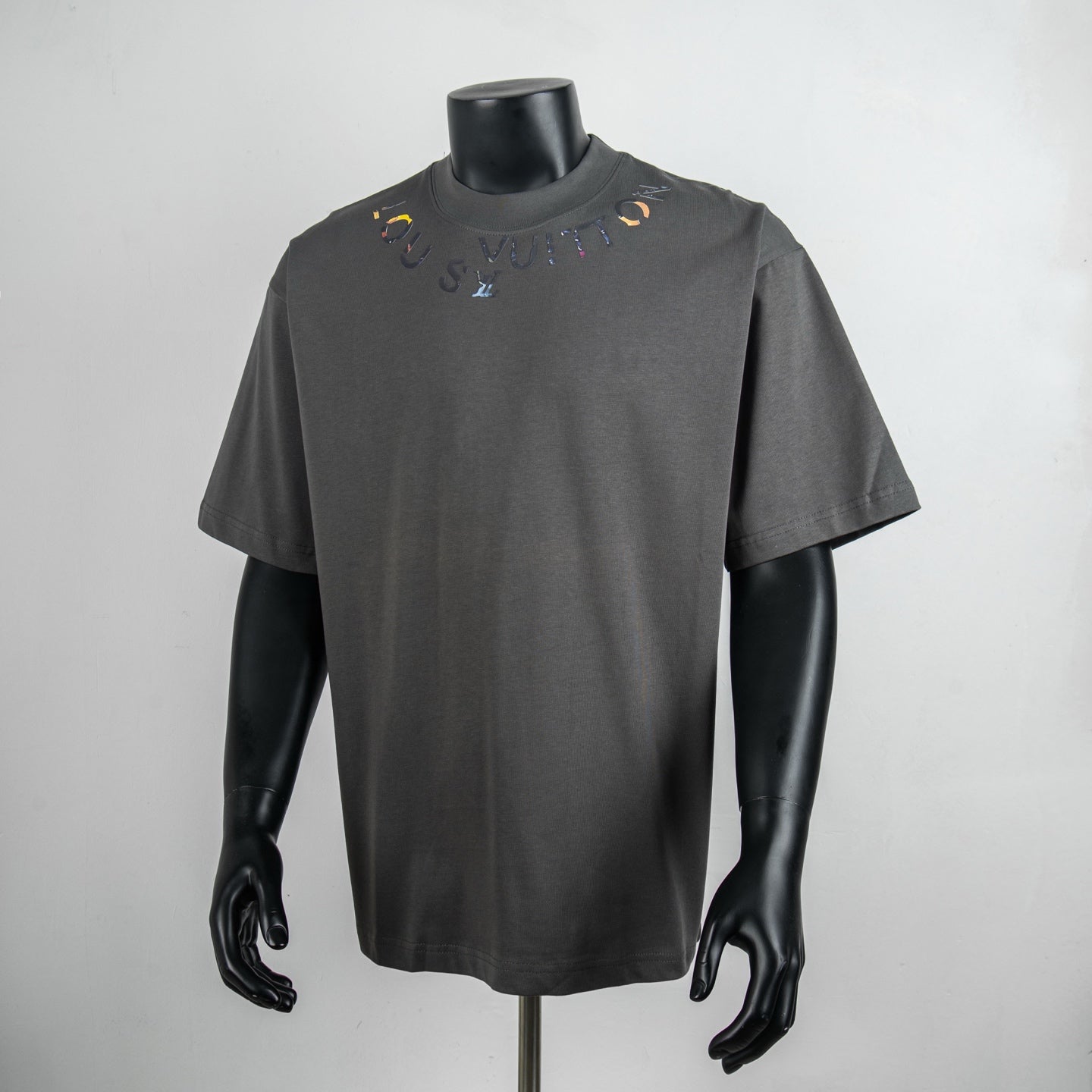 Louis Vuitton short-sleeve T-shirt in dark gray with multicolor logo embroidery on chest