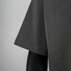 Charcoal short-sleeve T-shirt sleeve hem detail
