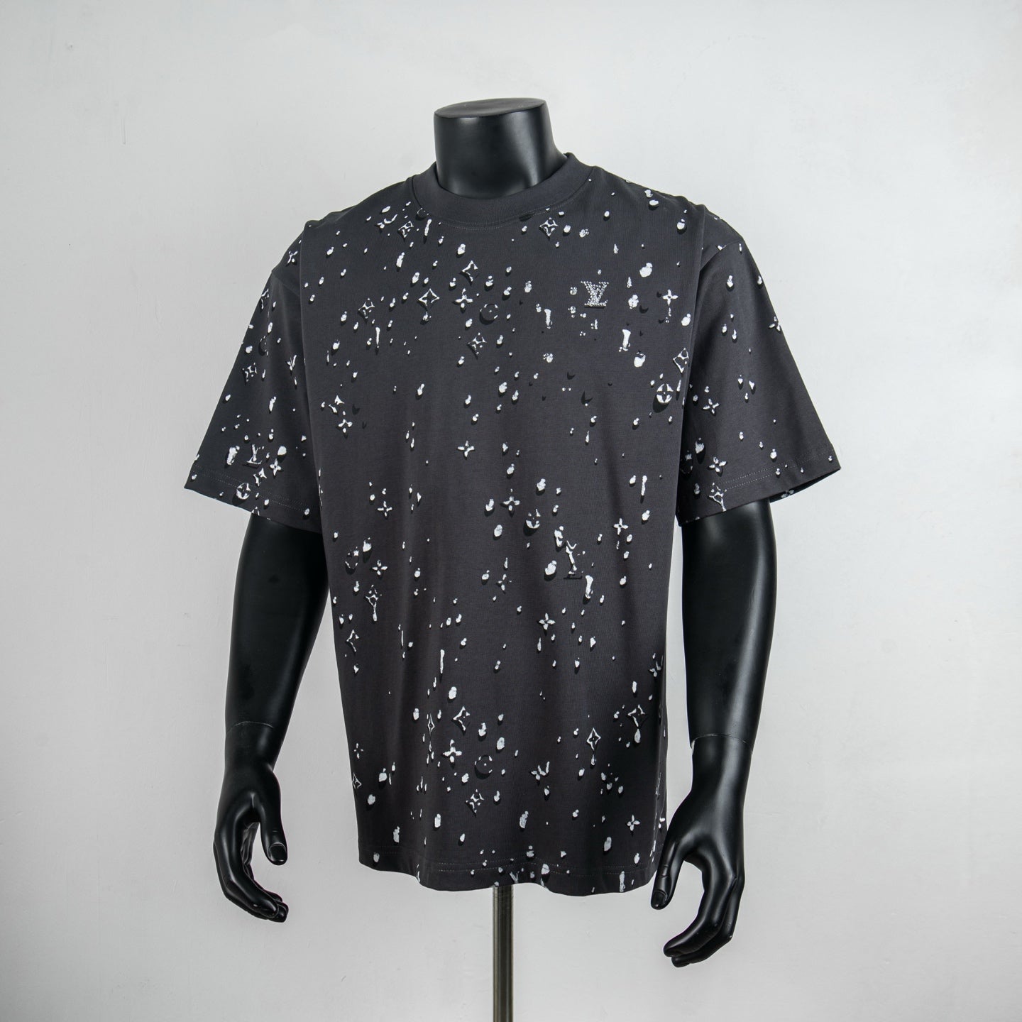 Louis Vuitton black short-sleeve shirt with scattered white emblem pattern