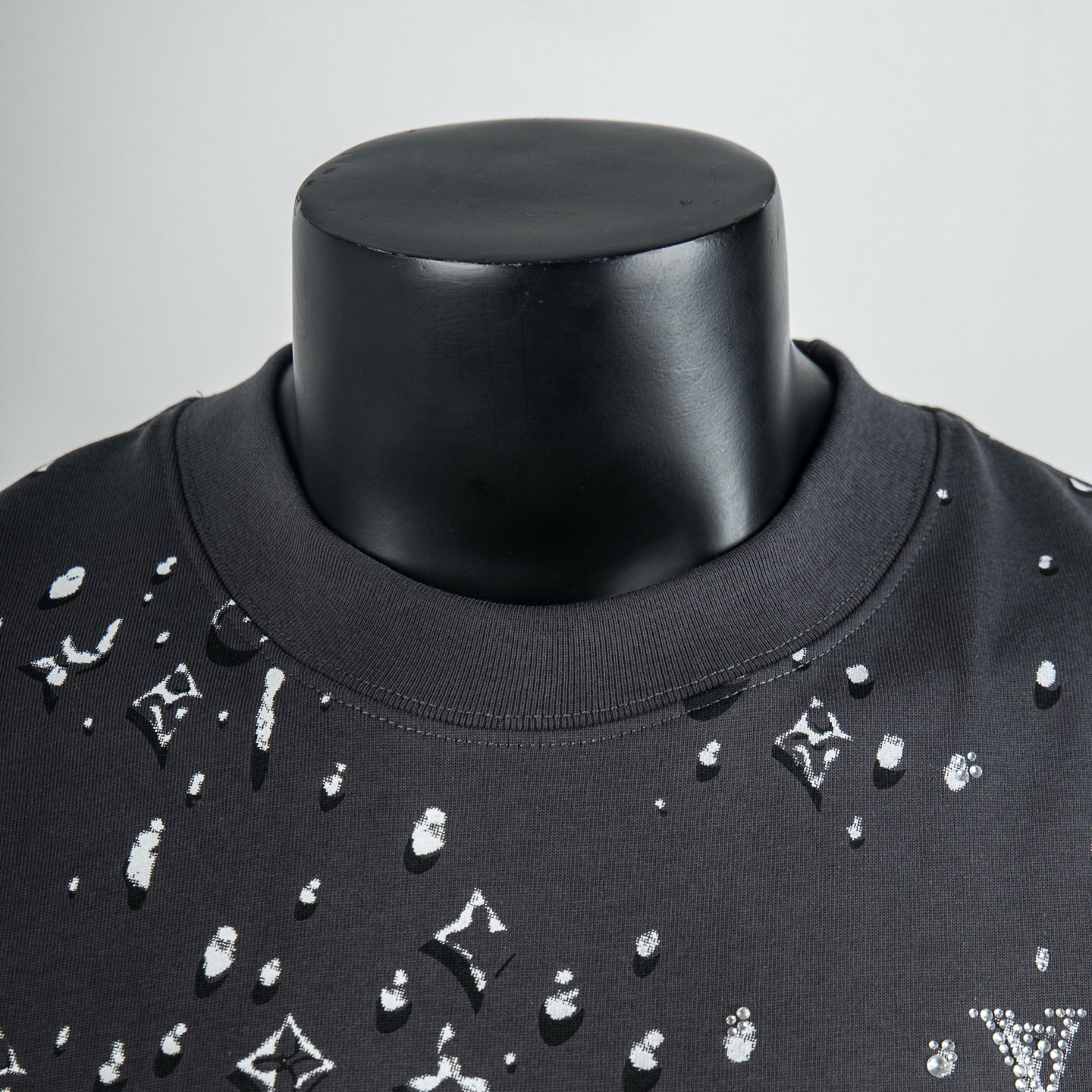 Louis Vuitton black short-sleeve shirt collar with white studded emblem print