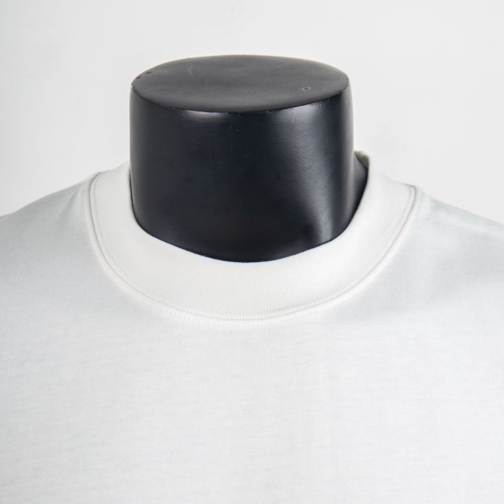 White crew-neck T-shirt collar in smooth knit jersey