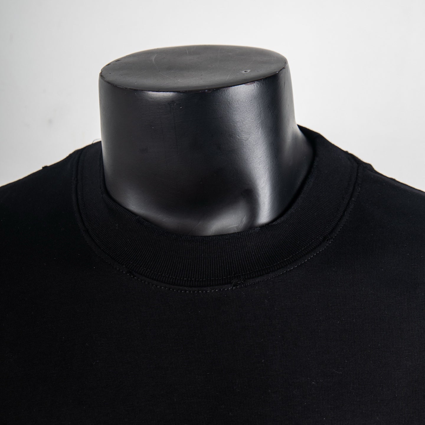 Louis Vuitton T-shirt, black crew neck collar with ribbed trim