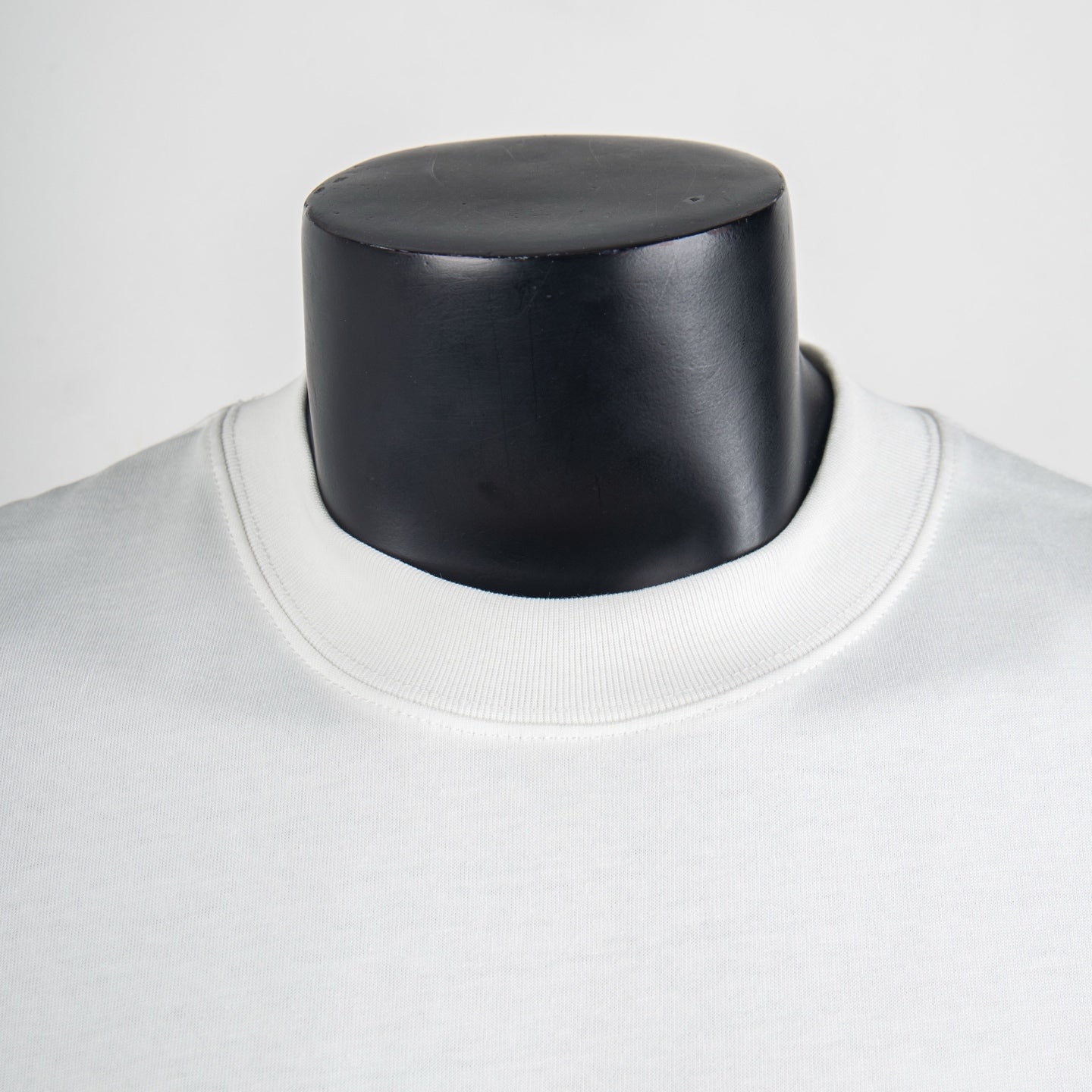 White T-shirt neckline with ribbed crewneck collar