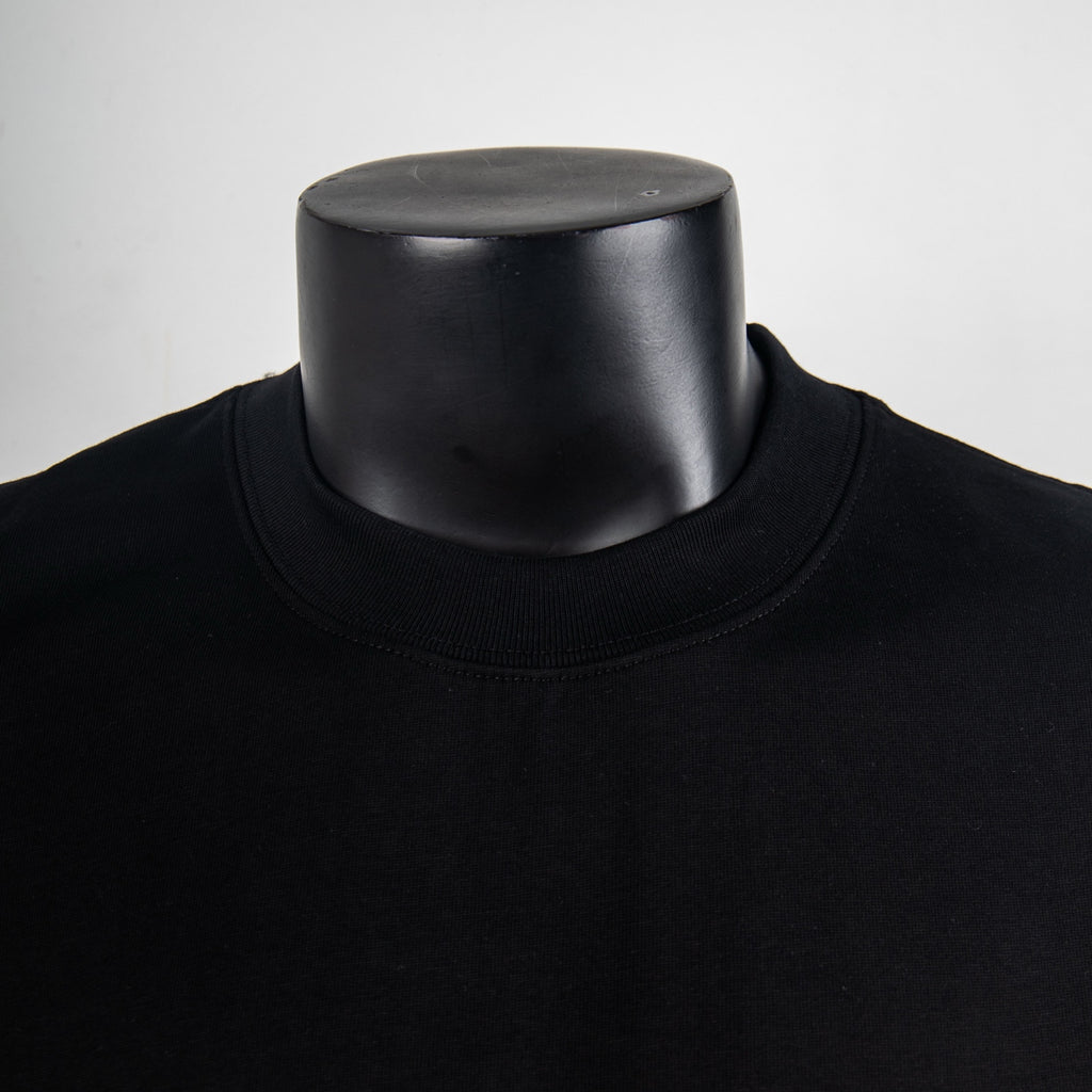 Louis Vuitton black crewneck T-shirt collar