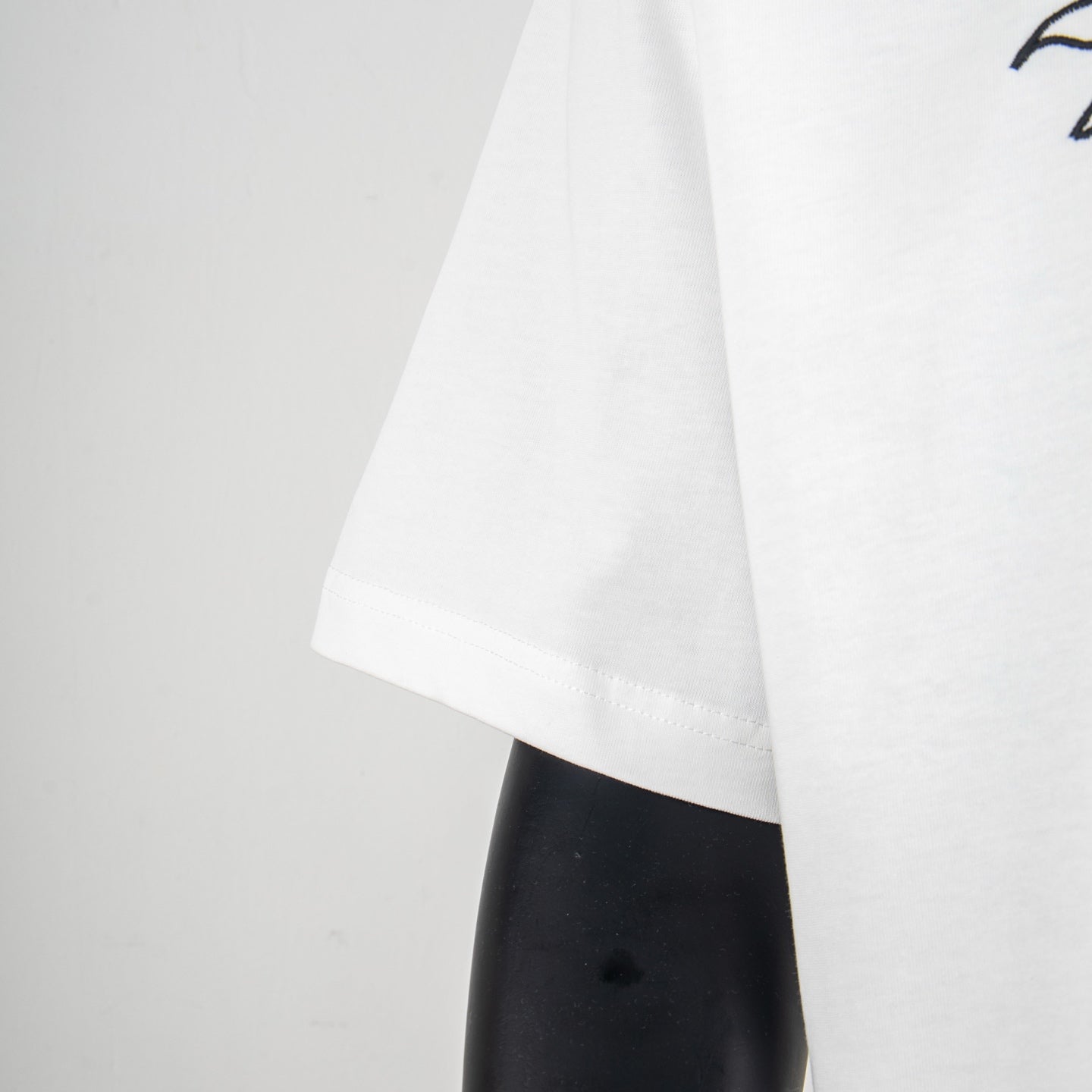 White T-shirt short sleeve and draped hem