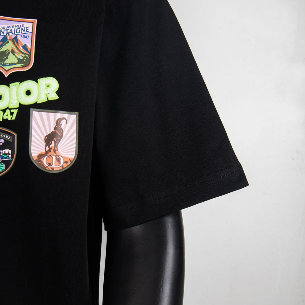 Black T-shirt short sleeve detail
