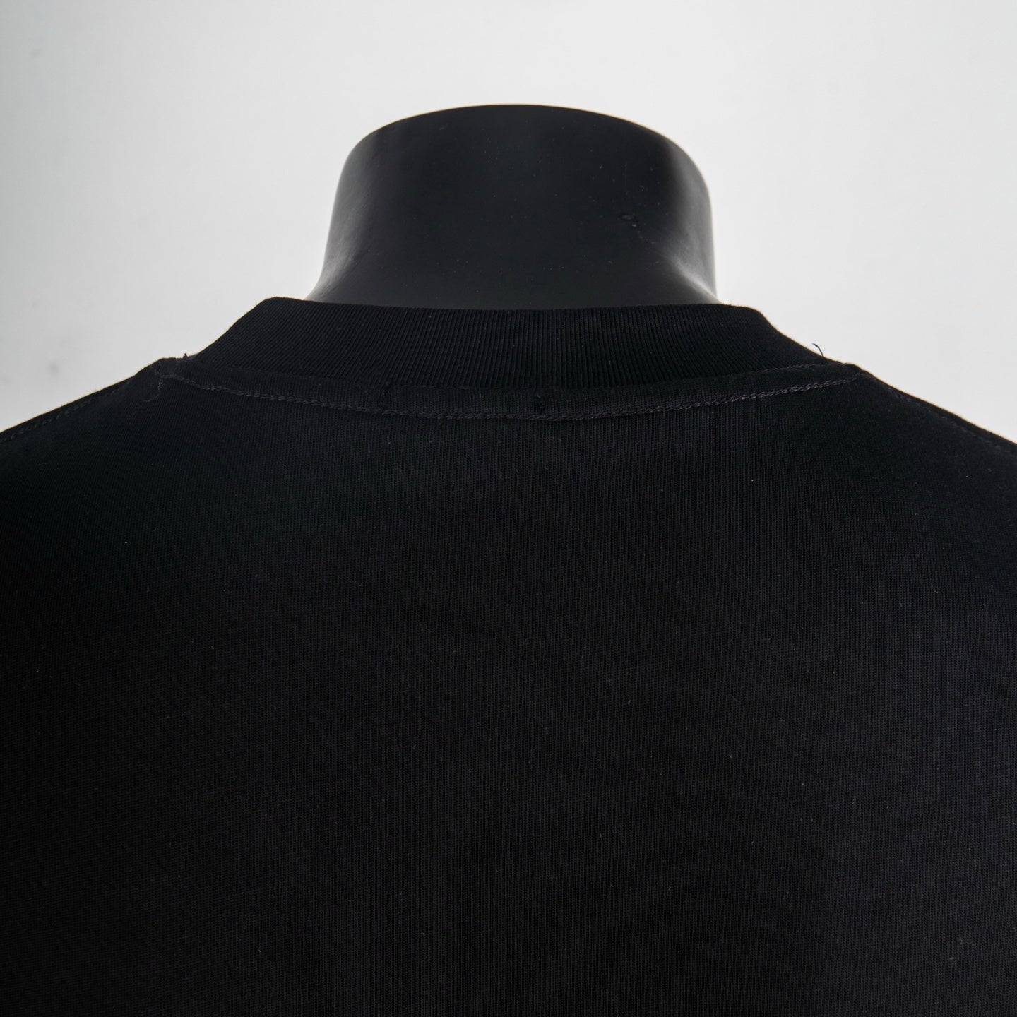 Black T-shirt back yoke with raised collar seam
