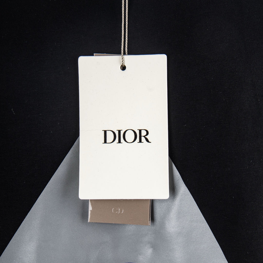 Black T-shirt with Dior hang tag