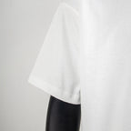 White short-sleeve T-shirt sleeve and side seam