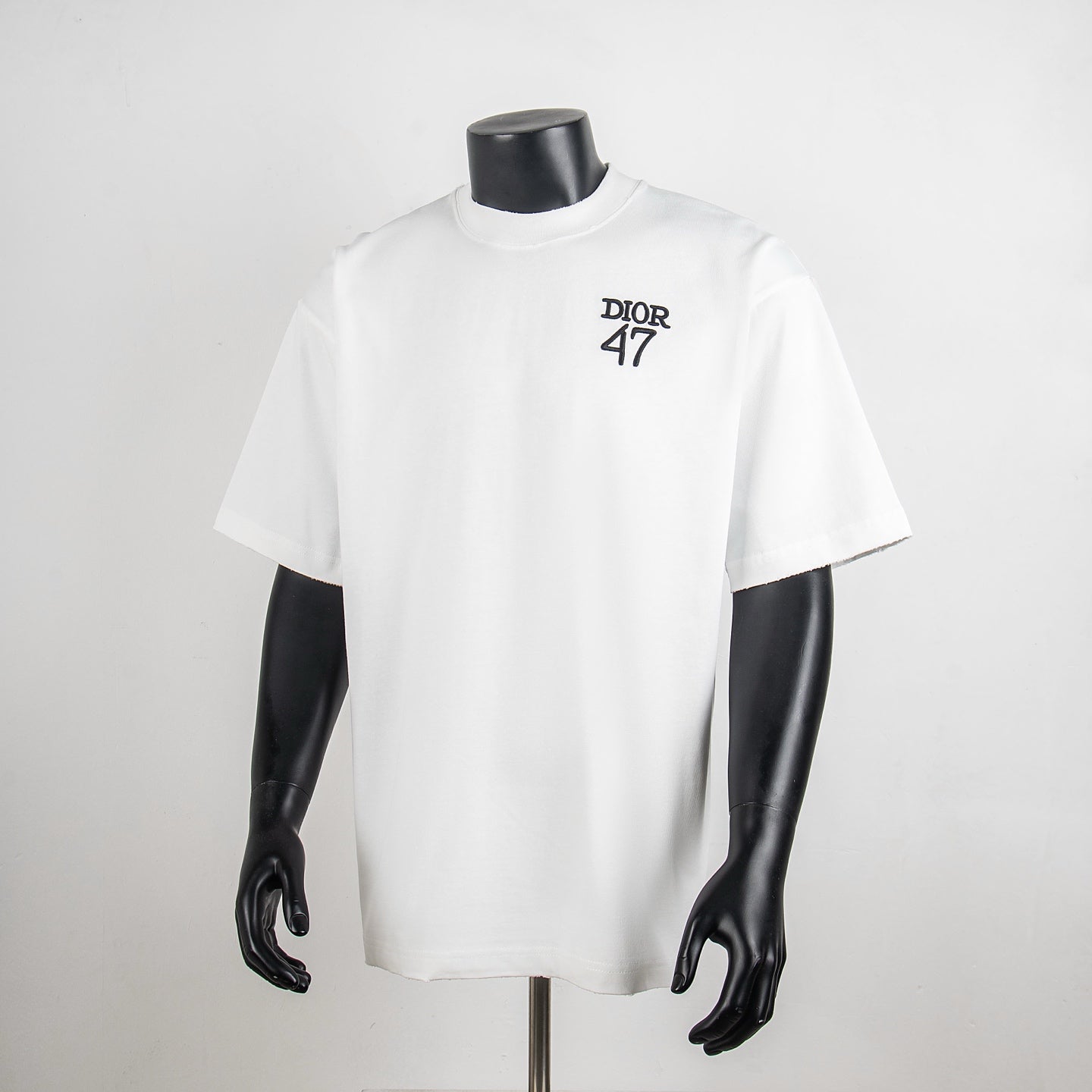 White short-sleeve T-shirt with DIOR 47 logo on chest