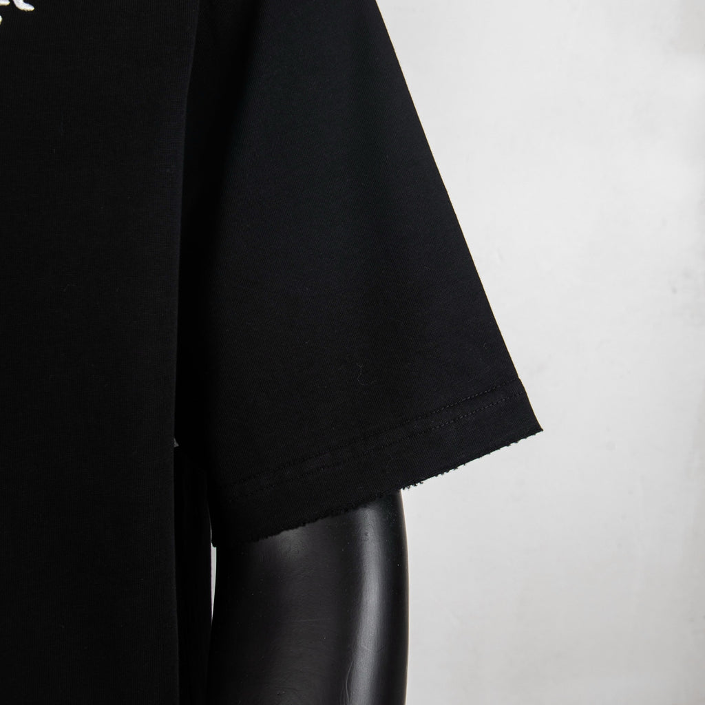 Black T-shirt short sleeve with stitched cuff and hem