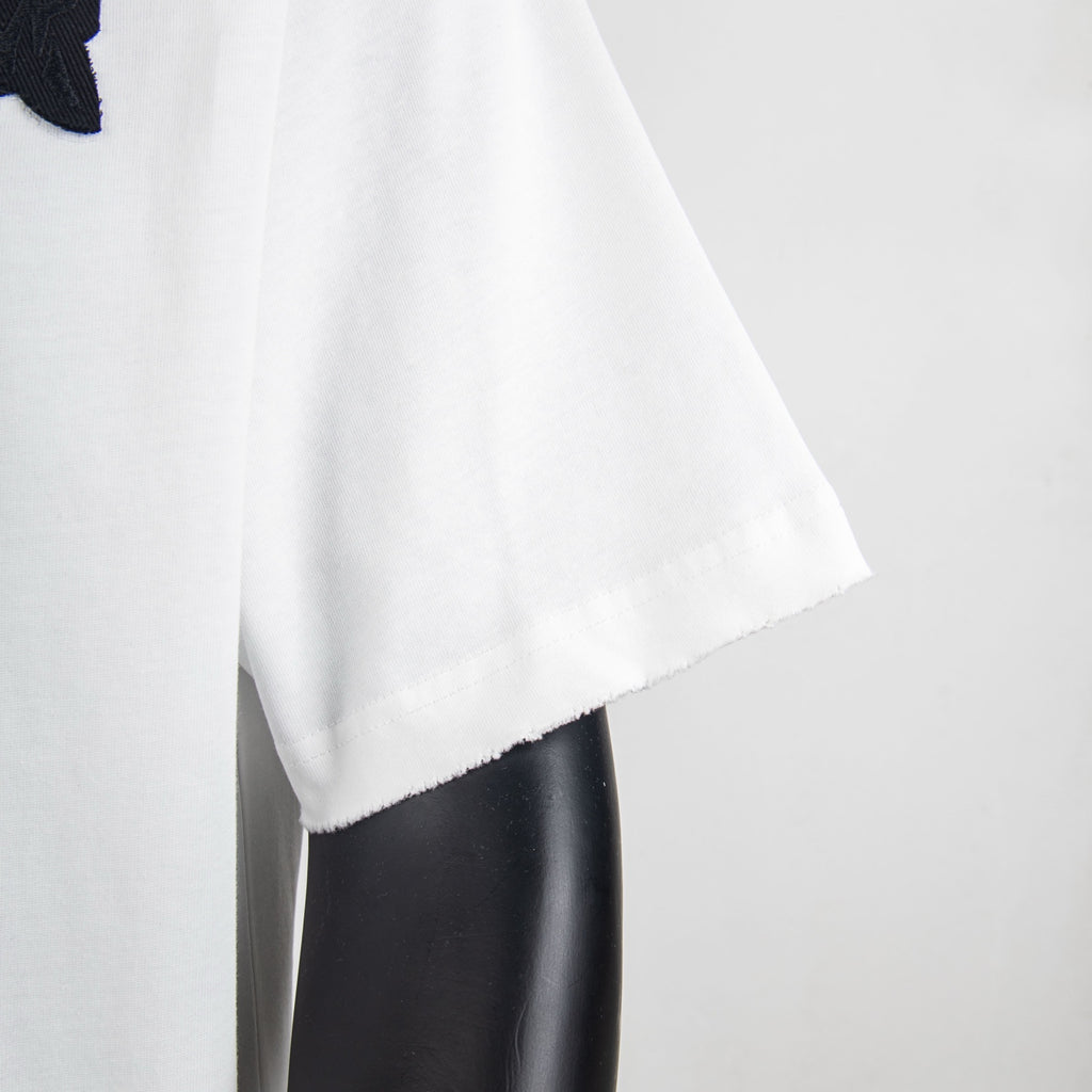 White short-sleeve T-shirt with straight hem and side drape