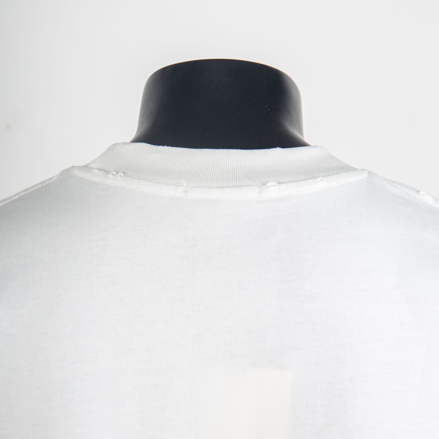 Dior white T-shirt back collar detail with reinforced seam