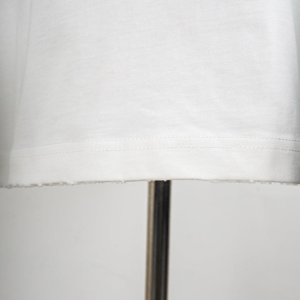 Dior white T-shirt hem close-up with double-stitched seam