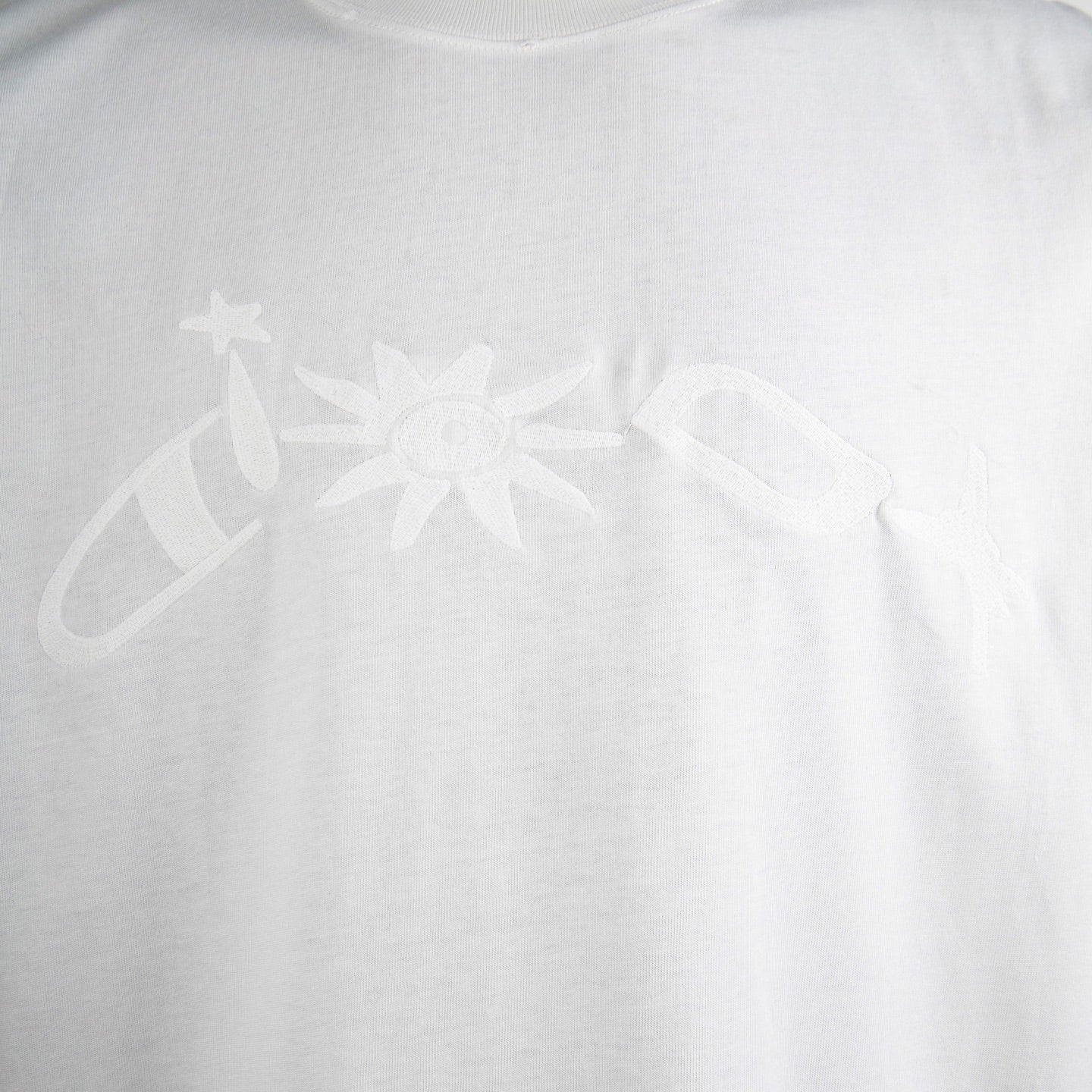 White Dior short-sleeve T-shirt front graphic with floral and ribbon design