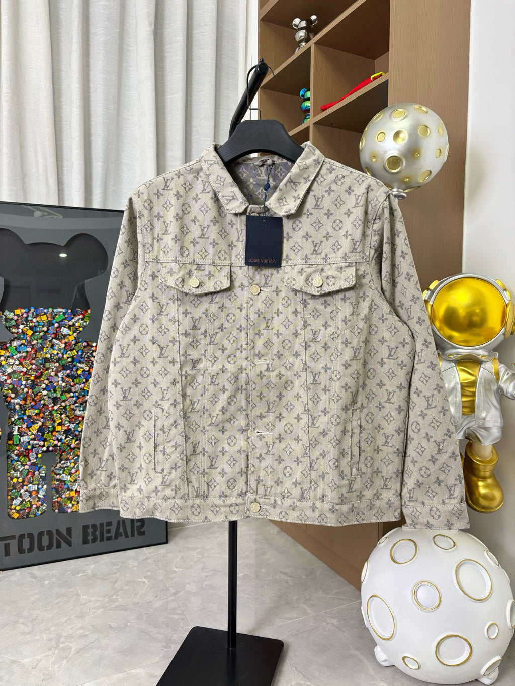 Louis Vuitton monogram long-sleeve jacket, light gray with chest pockets and navy tag