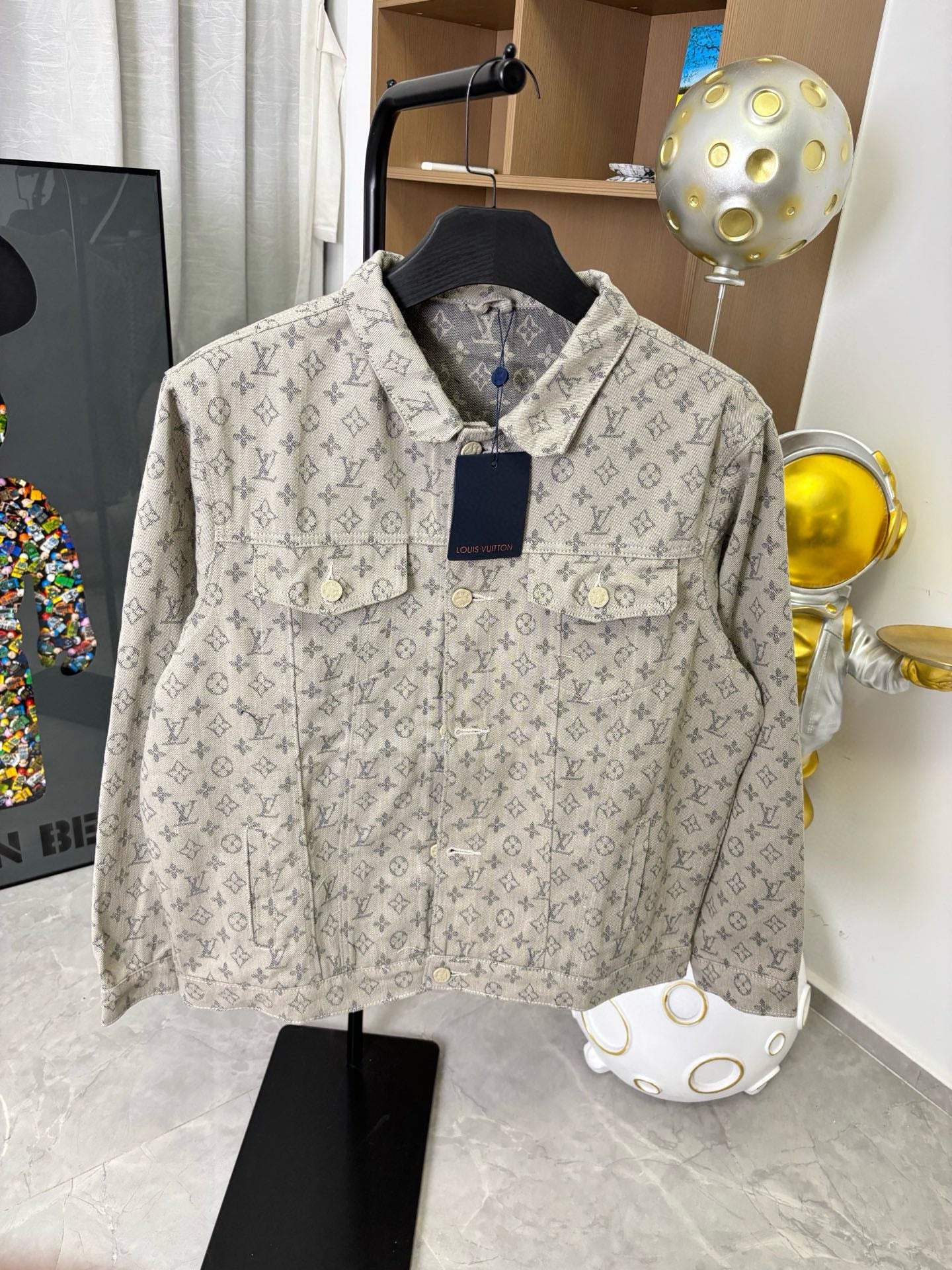 Louis Vuitton monogram long-sleeve jacket, light gray with front pockets and navy tag