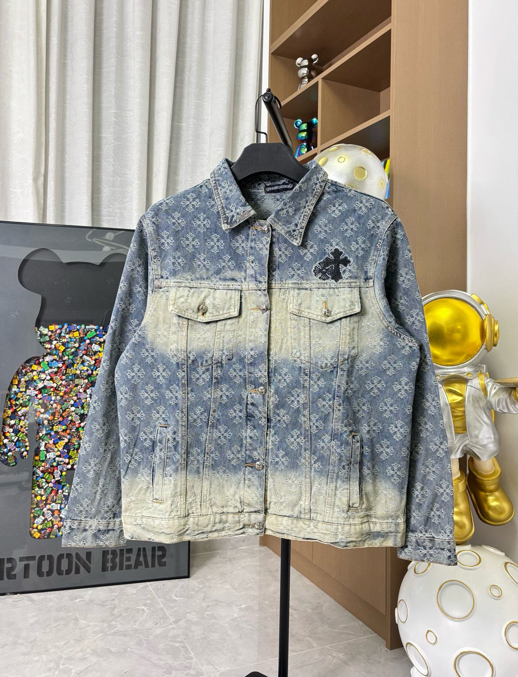 Long-sleeve denim jacket, blue wash, button front, two chest pockets, collar