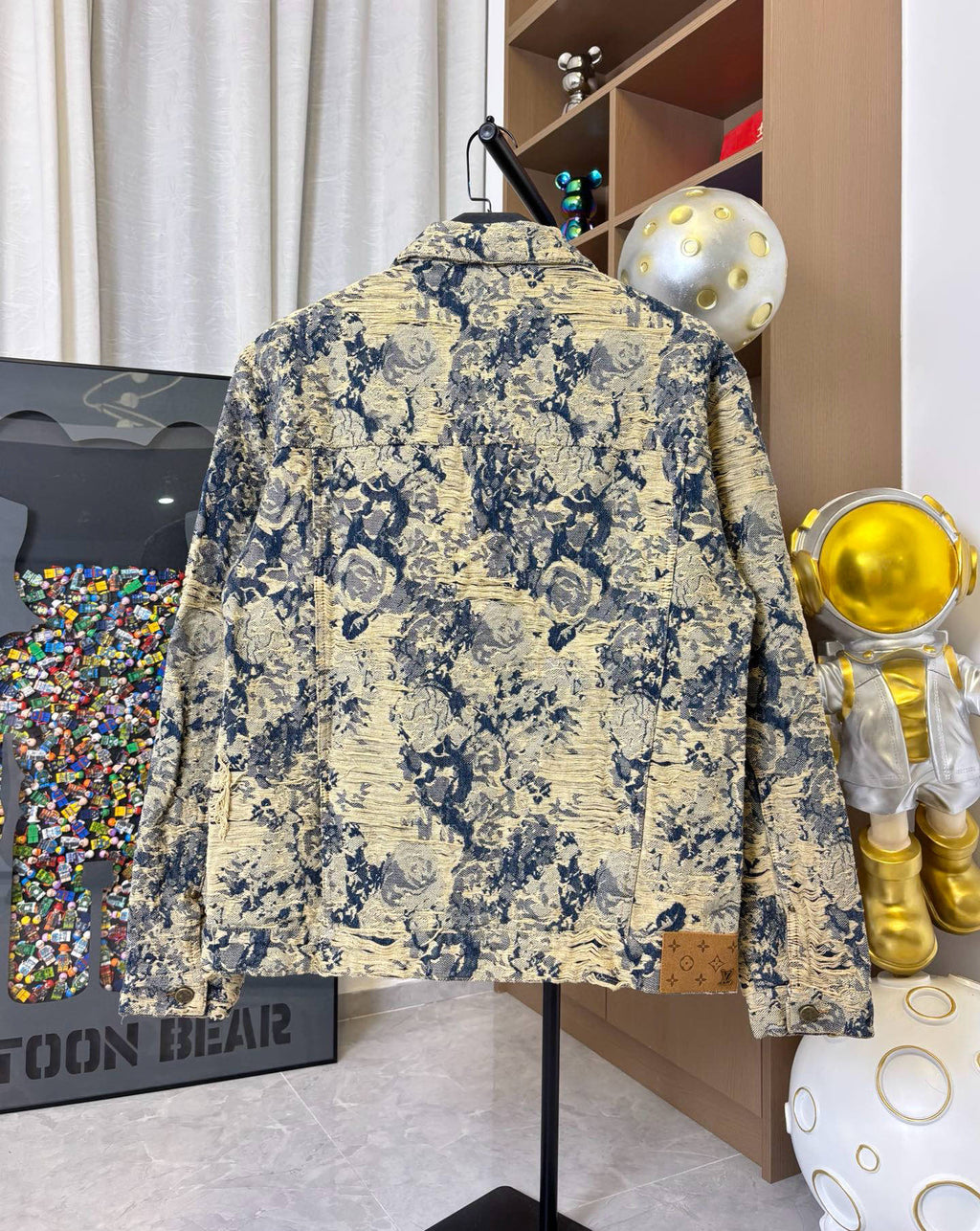 Long-sleeve jacket with blue and cream abstract print, full back view