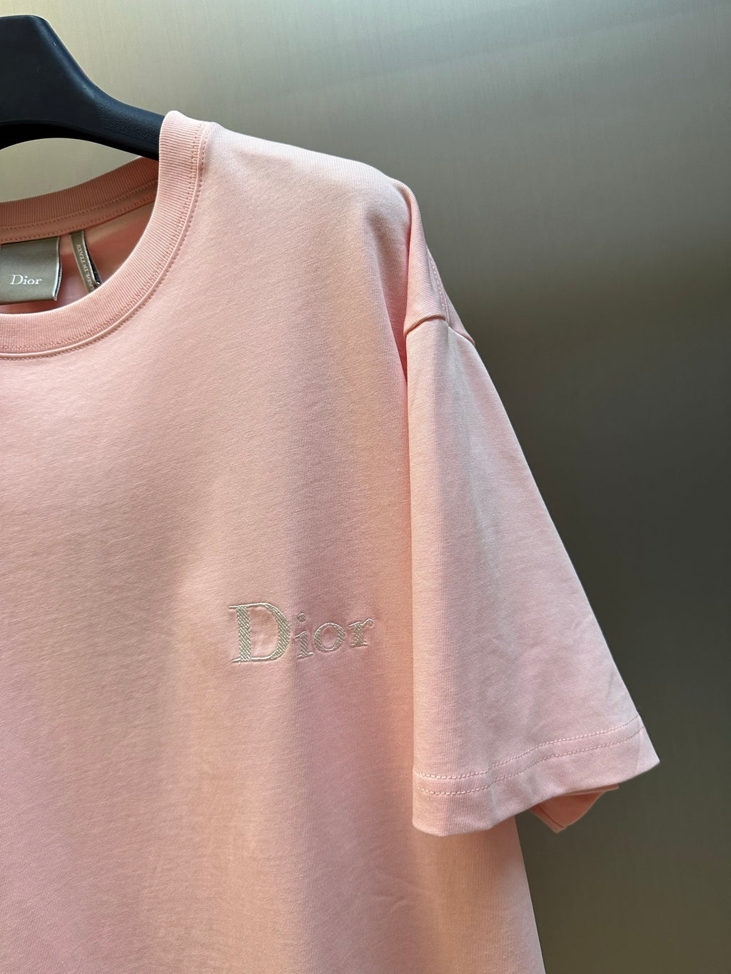 Pink Dior T-shirt with crew neck and short sleeves, small chest logo