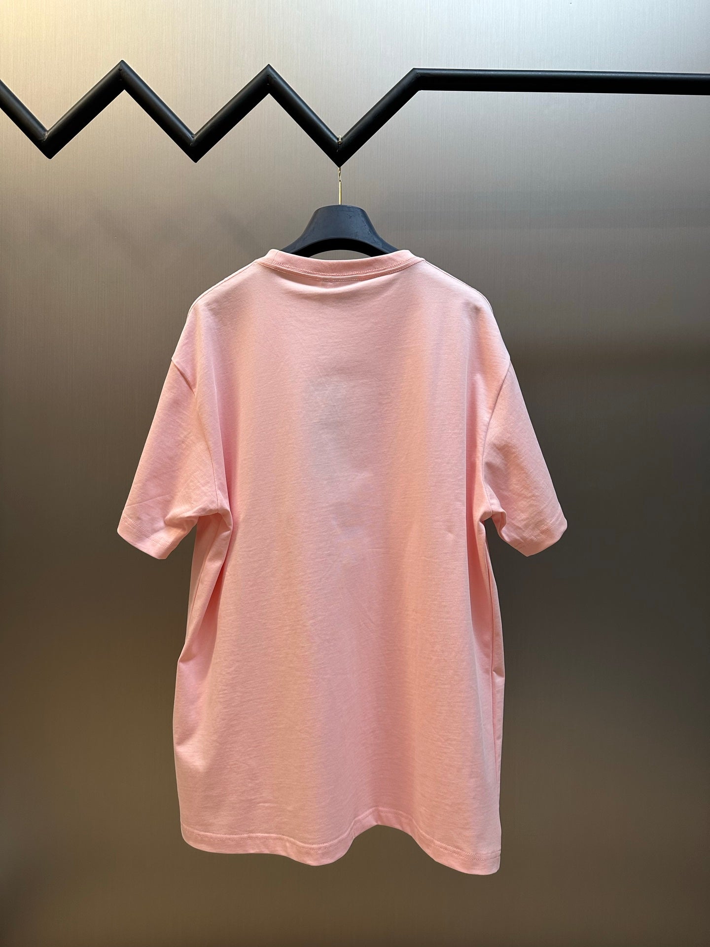 Pink Dior T-shirt, crew neck with short sleeves, straight hem