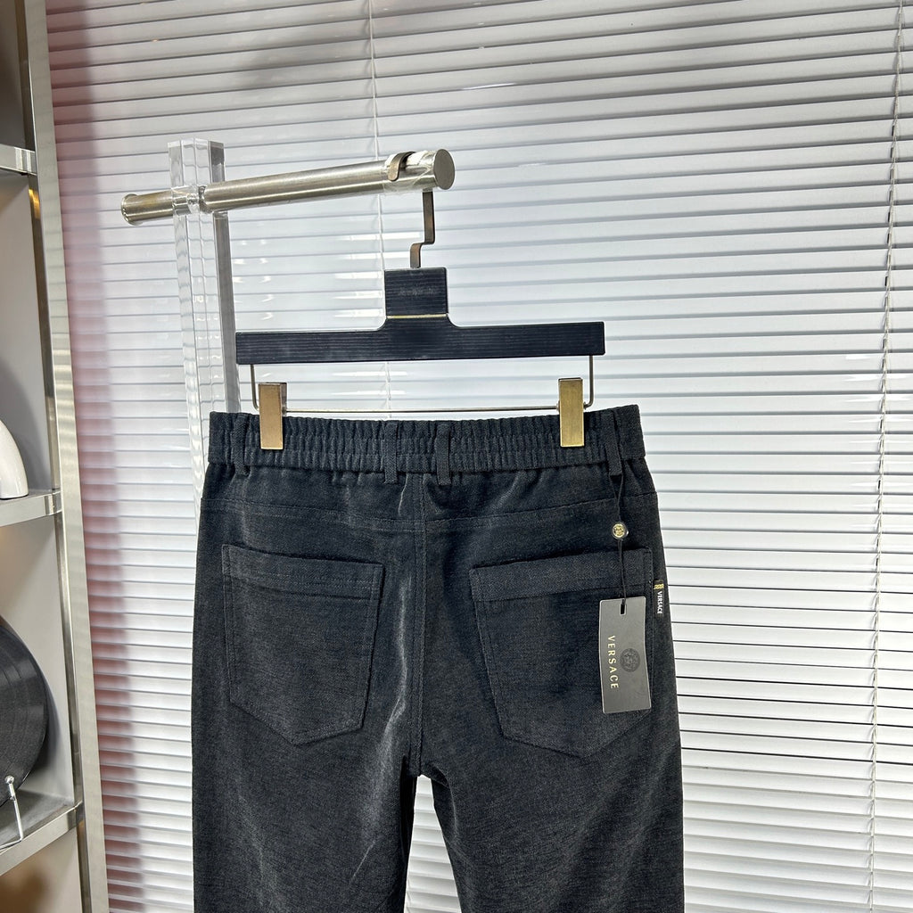 Dark denim trousers with two front pockets and buttoned fly