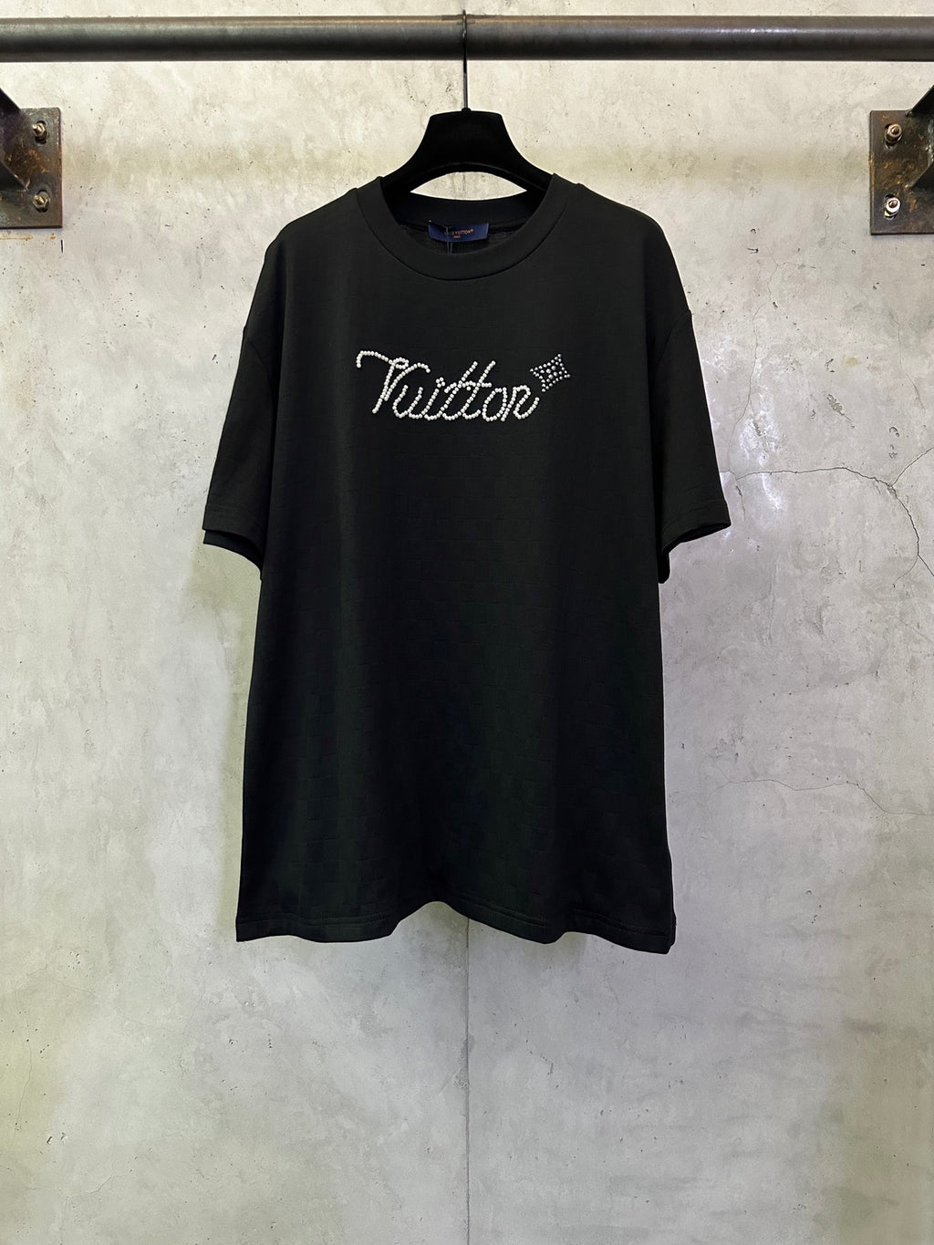 Louis Vuitton black short-sleeve T-shirt with rhinestone "Vuitton" logo on chest