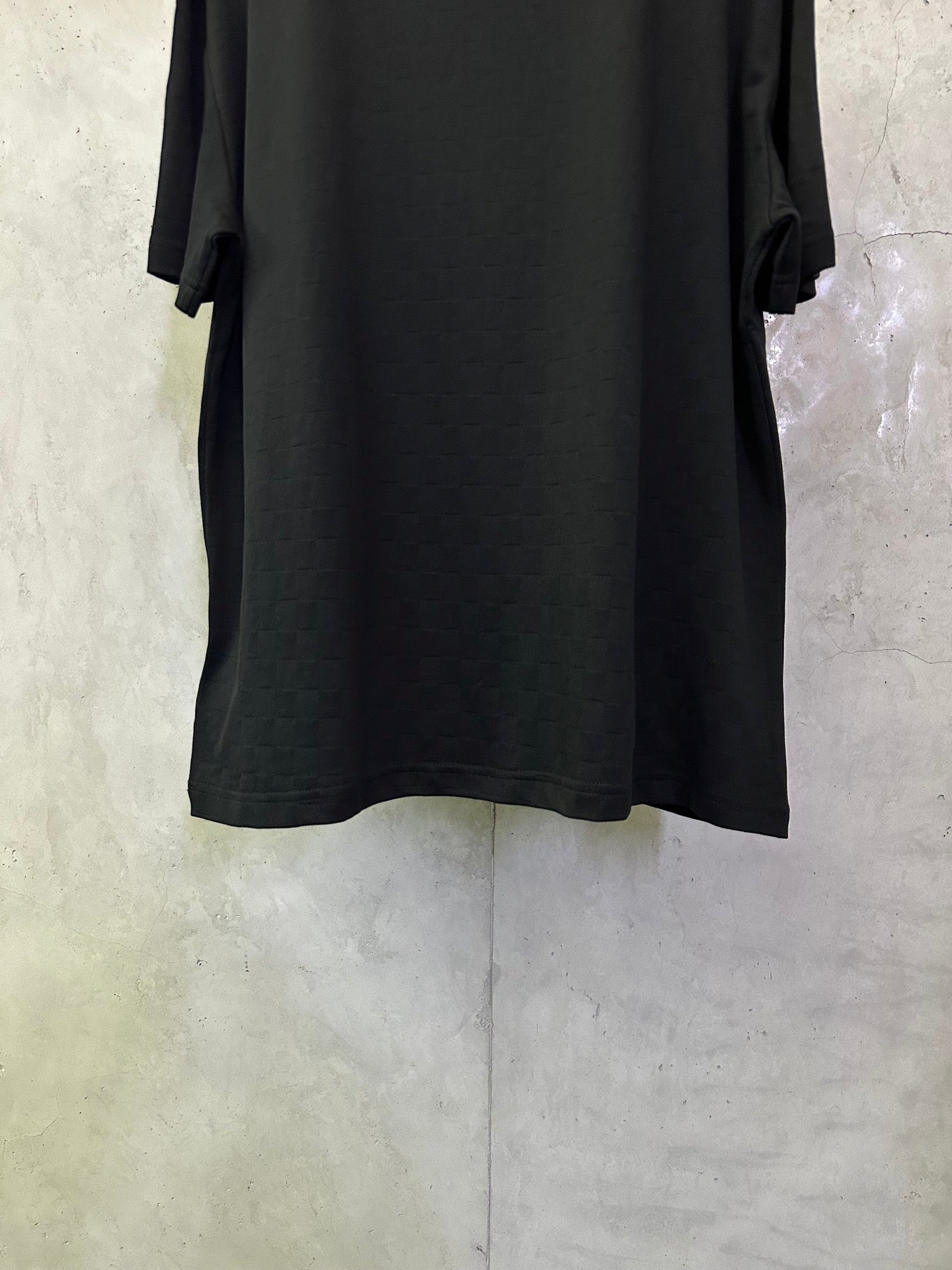 Louis Vuitton black short-sleeve T-shirt, plain back view