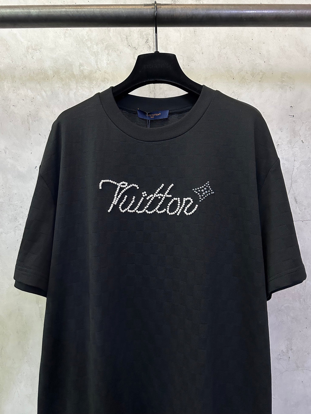Louis Vuitton black short-sleeve T-shirt with rhinestone "Vuitton" logo on front