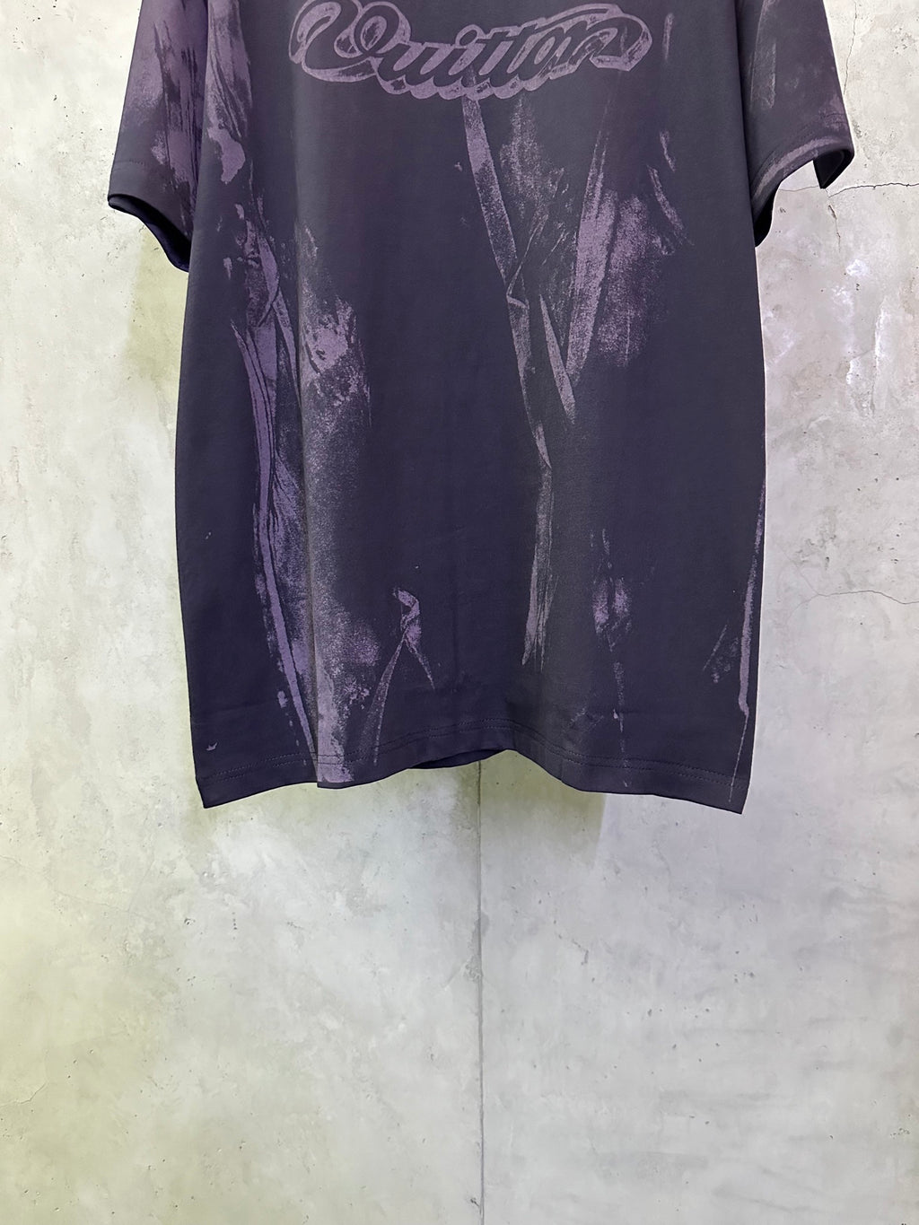Louis Vuitton dark purple graphic crewneck T-shirt hem and side profile