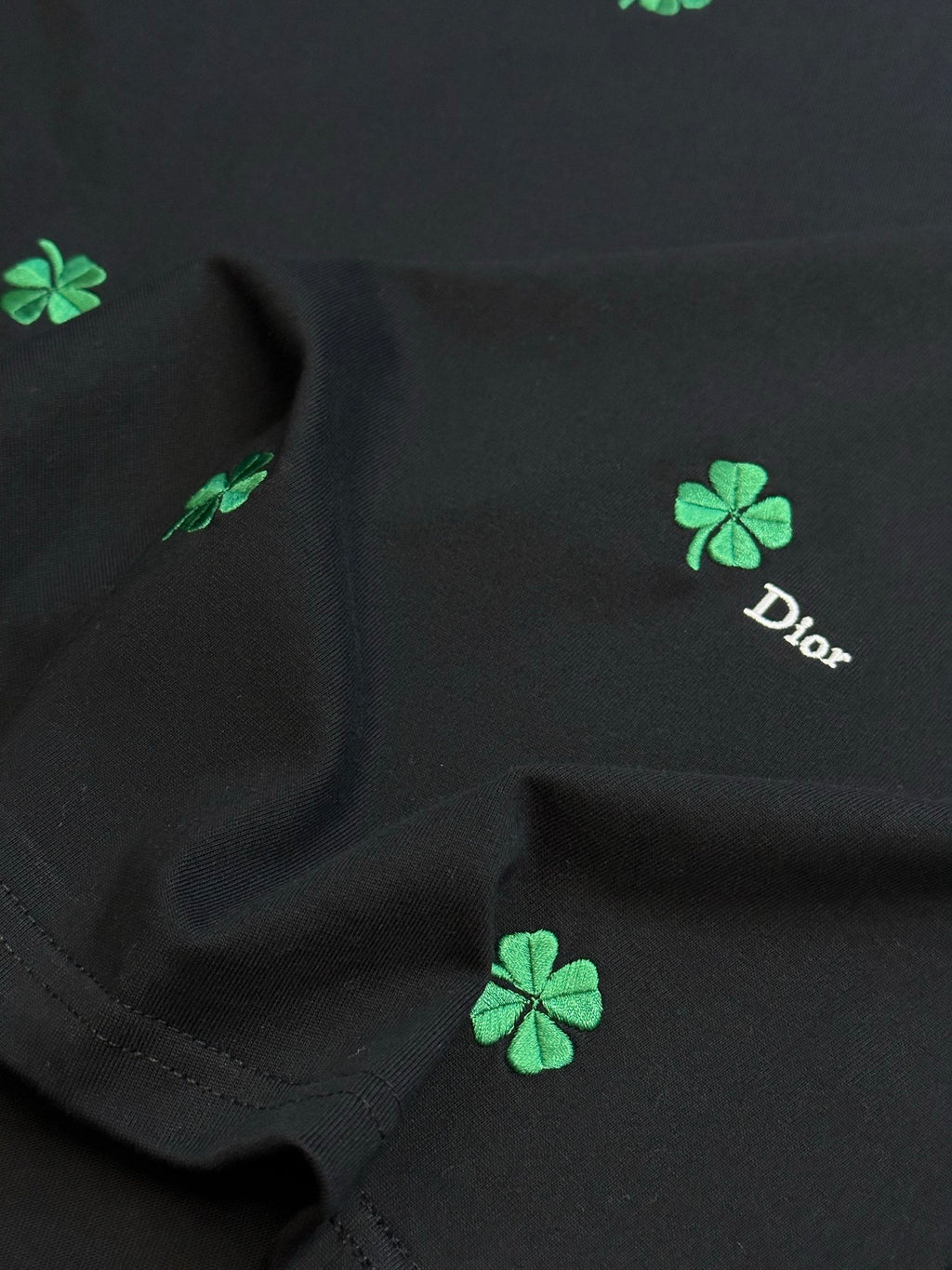 Dior dark short-sleeve T-shirt with green clover embroidery on chest and sleeve