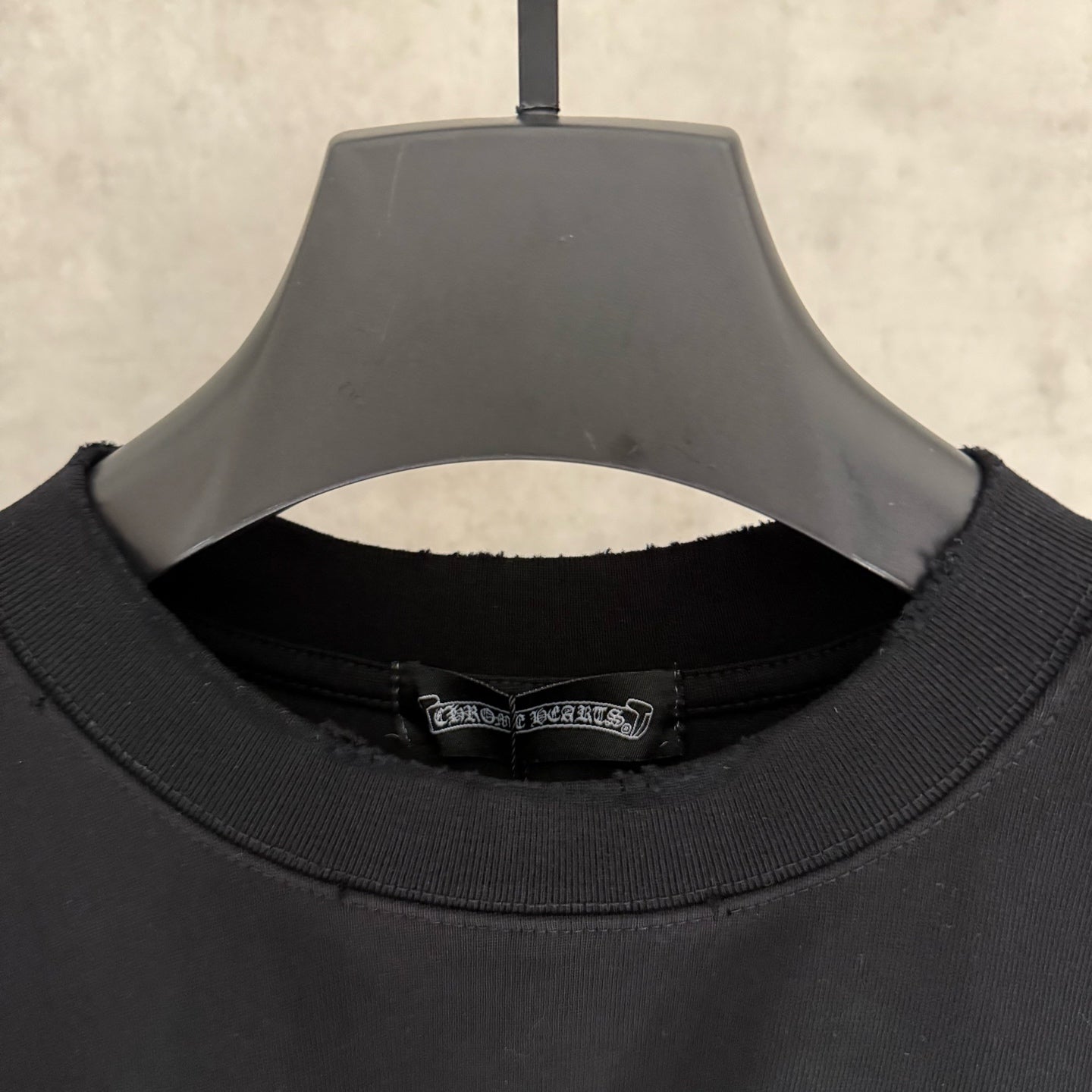 Black short-sleeve T-shirt crew neck with interior label