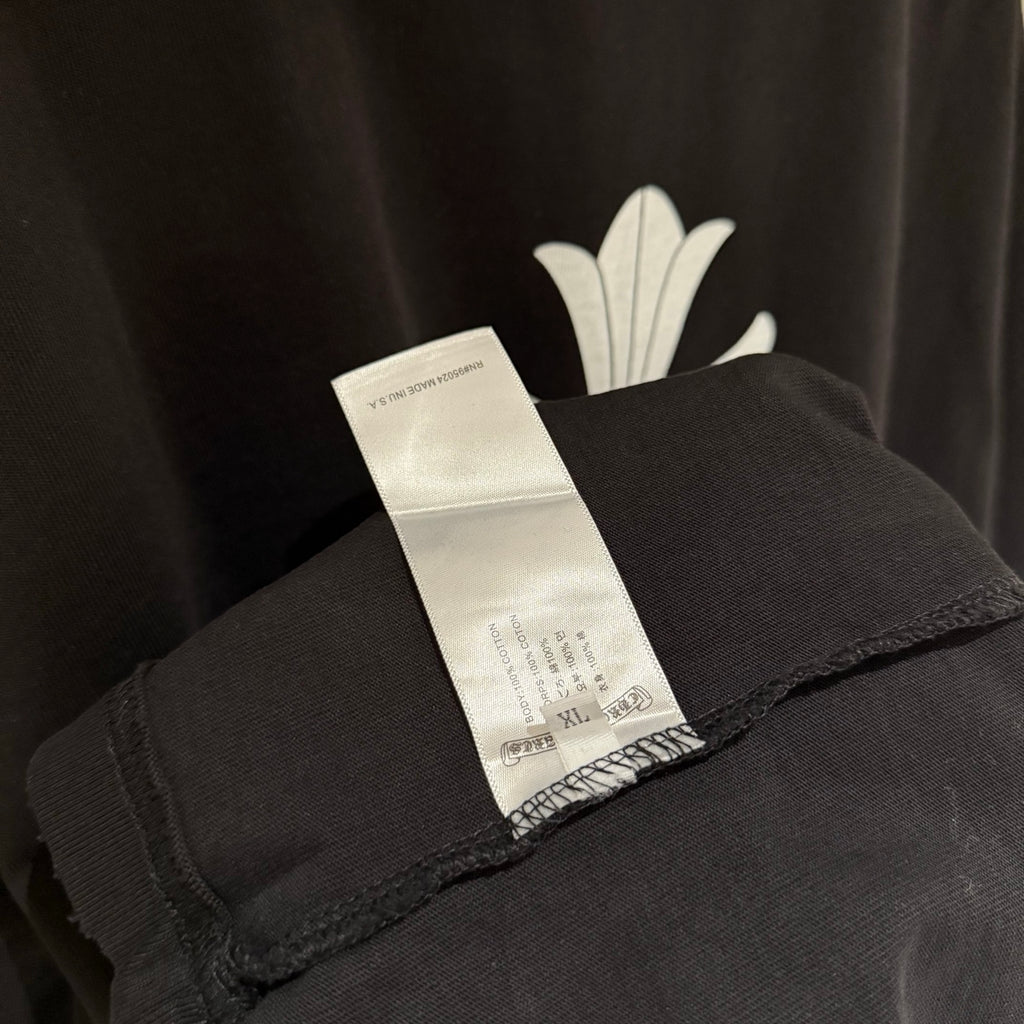 Black short-sleeve T-shirt with inner tag at the hem