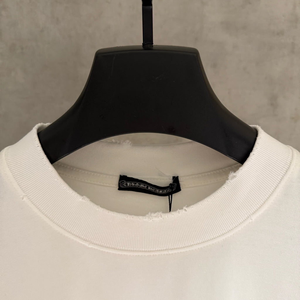 White short-sleeve T-shirt neck collar with fabric tag inside