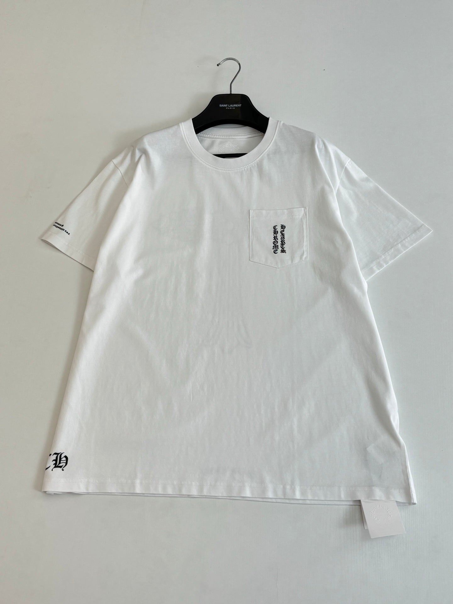 Short-sleeve T-shirt with chest pocket logo, white