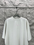 White T-shirt with round neck and pink logo
